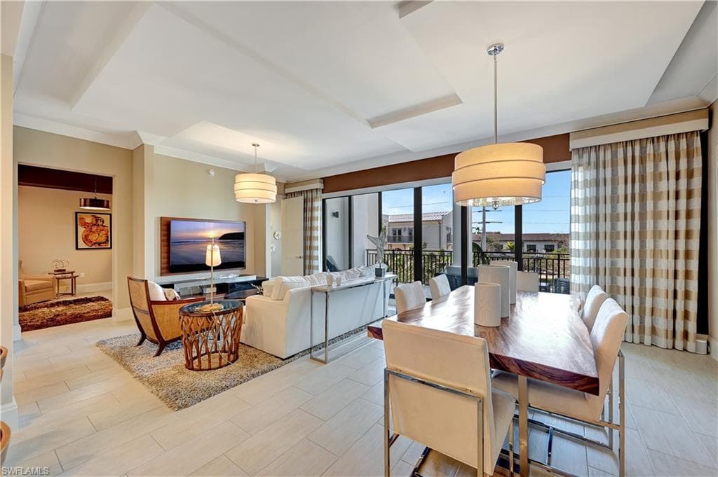 1030 3rd Ave S 307, Naples, FL 34102-5