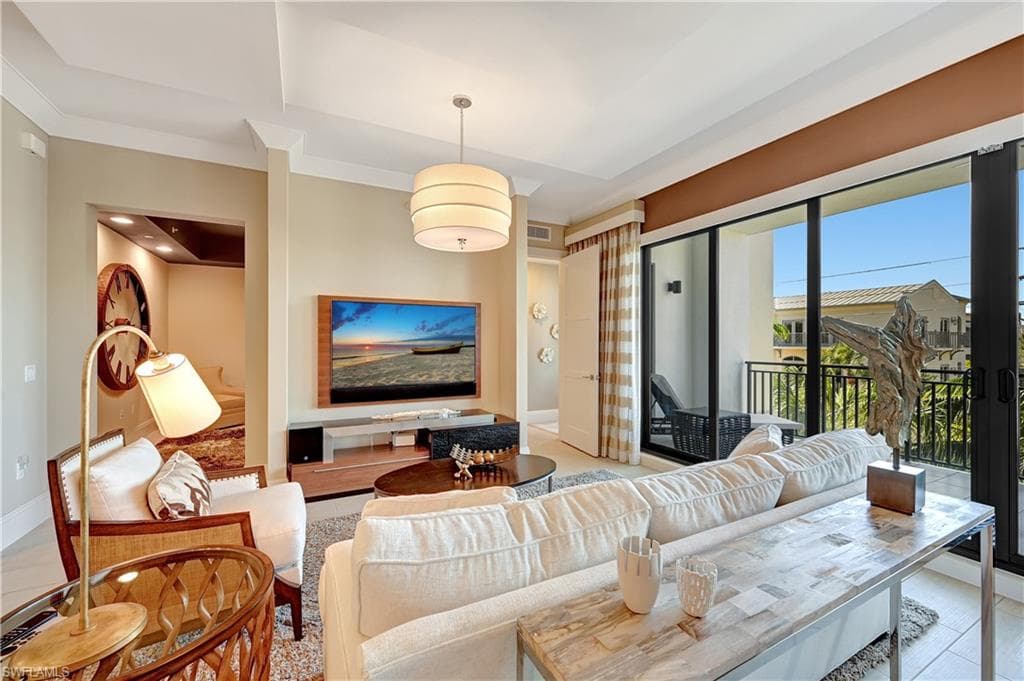 1030 3rd Ave S 307, Naples, FL 34102-6