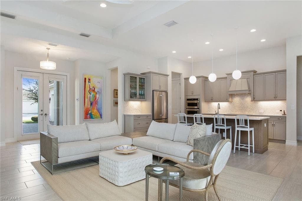 14404 Neptune Ave, Naples, FL 34114-8