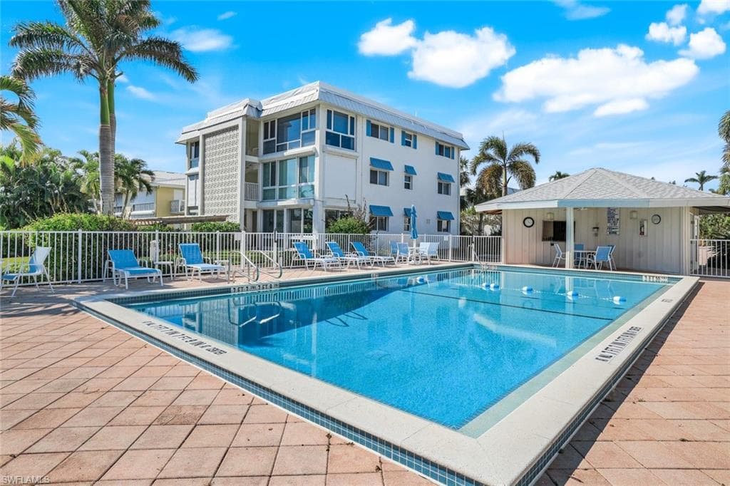 2100 Gulf Shore Blvd N 120, Naples, FL 34102-15