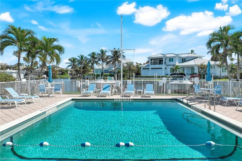 2100 Gulf Shore Blvd N 120, Naples, FL 34102-17