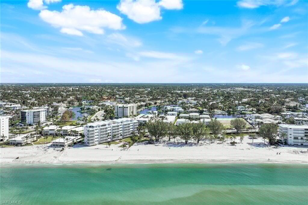 2100 Gulf Shore Blvd N 120, Naples, FL 34102-18