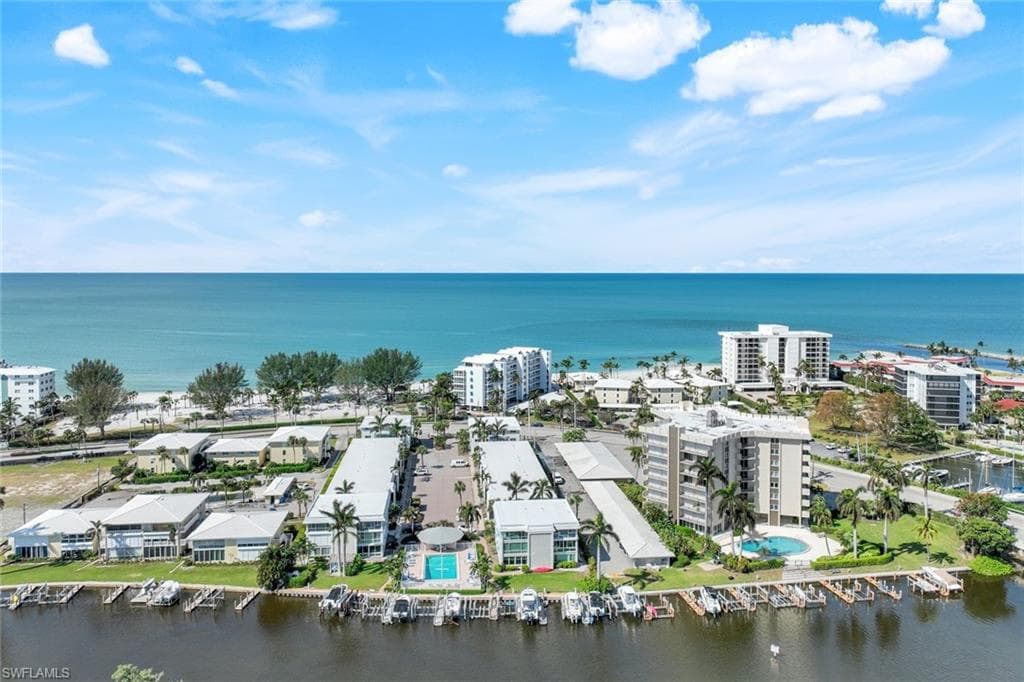 2100 Gulf Shore Blvd N 120, Naples, FL 34102-20