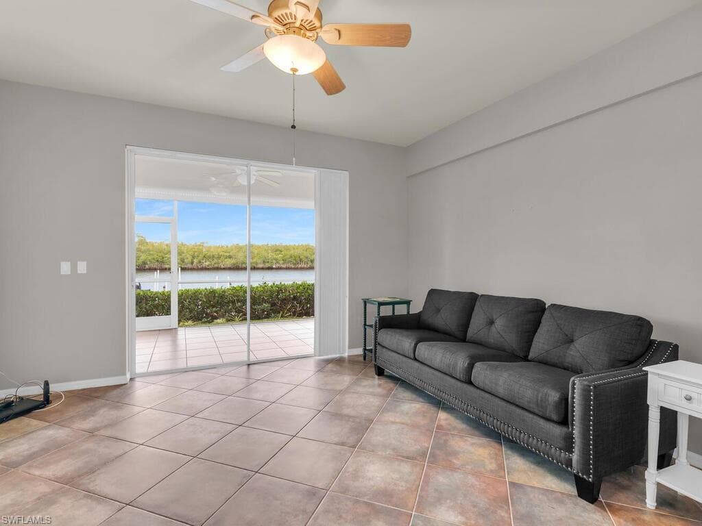 242 Newport Dr 504, Naples, FL 34114-15