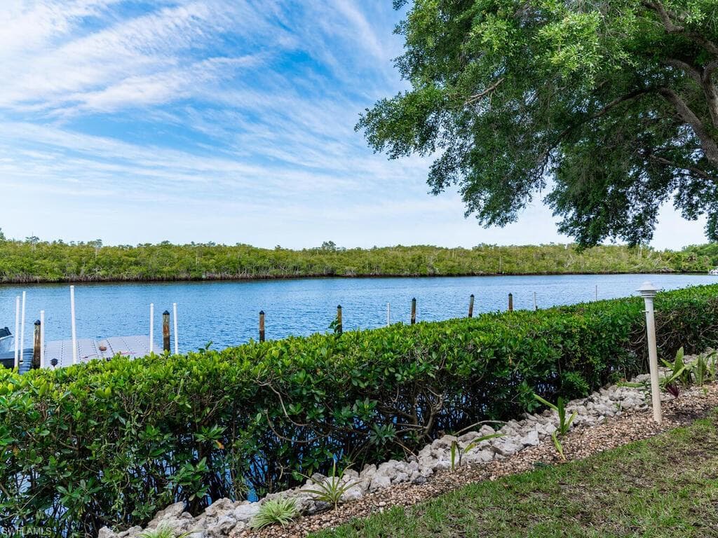 242 Newport Dr 504, Naples, FL 34114-18