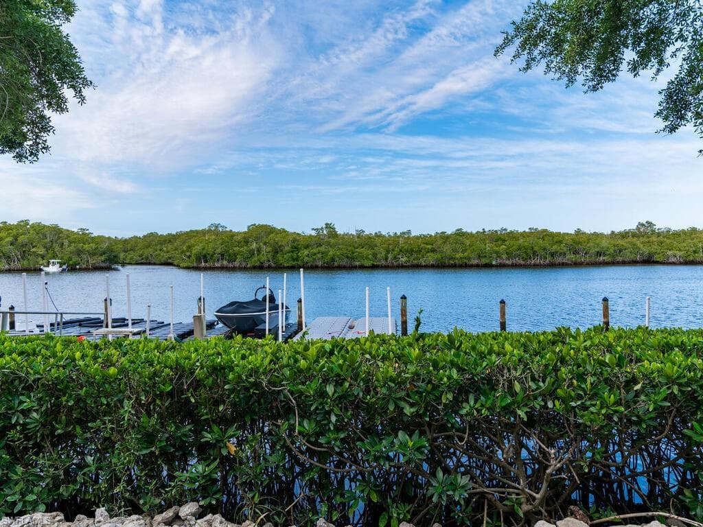 242 Newport Dr 504, Naples, FL 34114-1