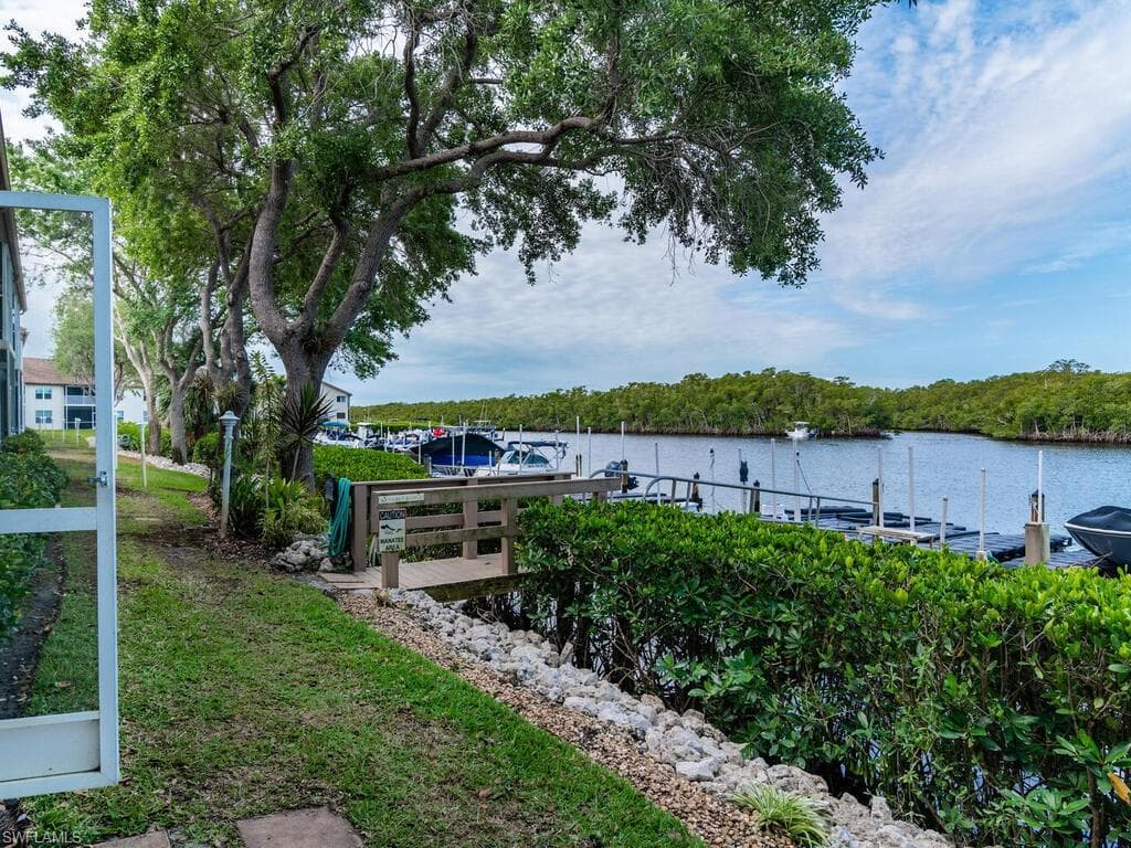 242 Newport Dr 504, Naples, FL 34114-19