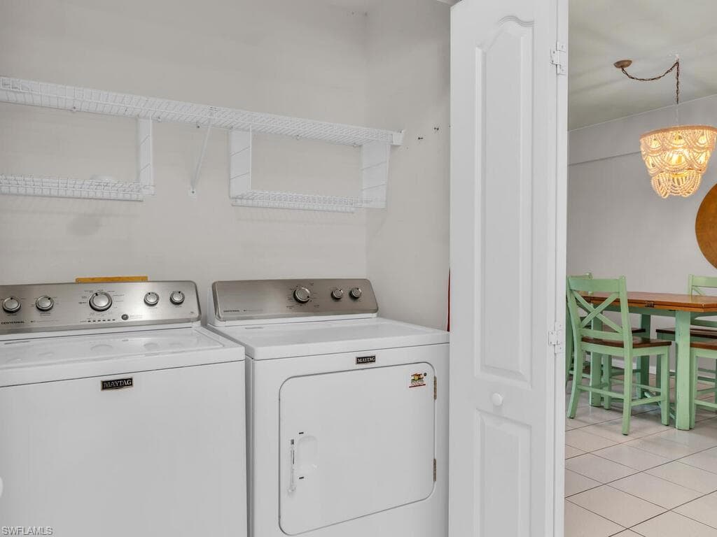 242 Newport Dr 504, Naples, FL 34114-27
