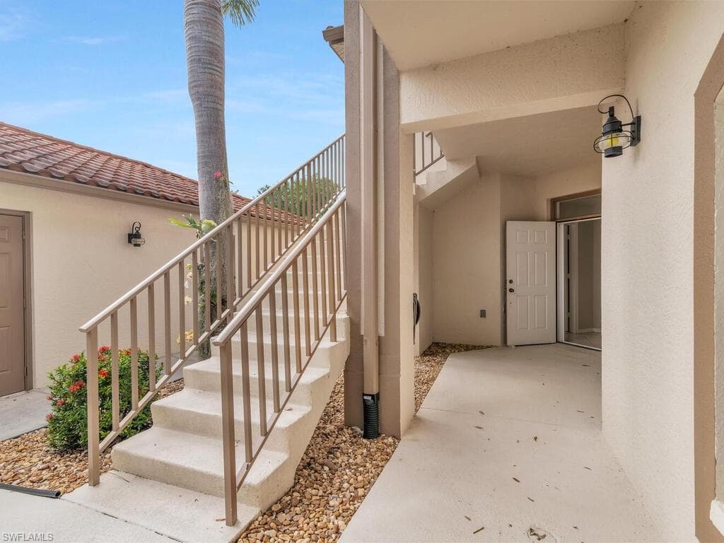 242 Newport Dr 504, Naples, FL 34114-5