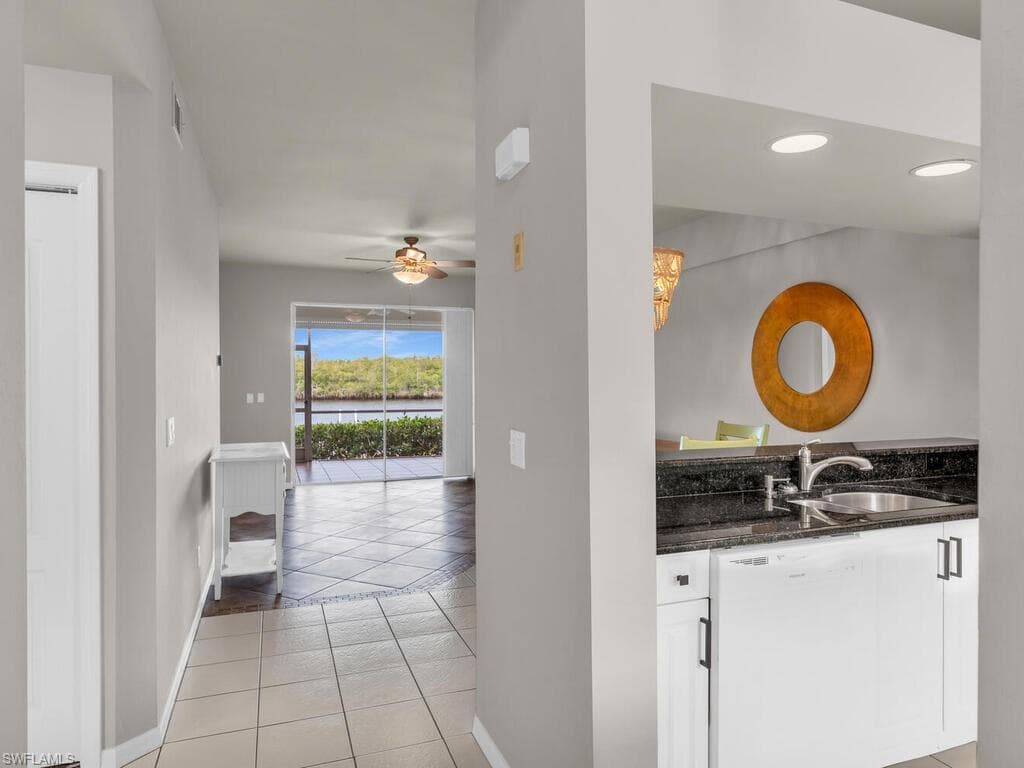 242 Newport Dr 504, Naples, FL 34114-7