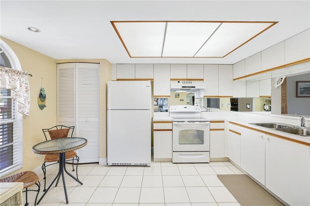 668 Mardel Ct 808, Naples, FL 34104-6