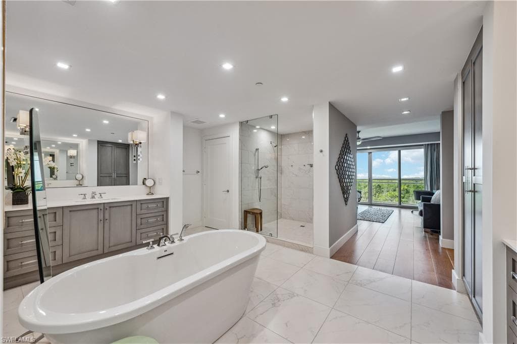 13915 Old Coast Rd 504, Naples, FL 34110-11