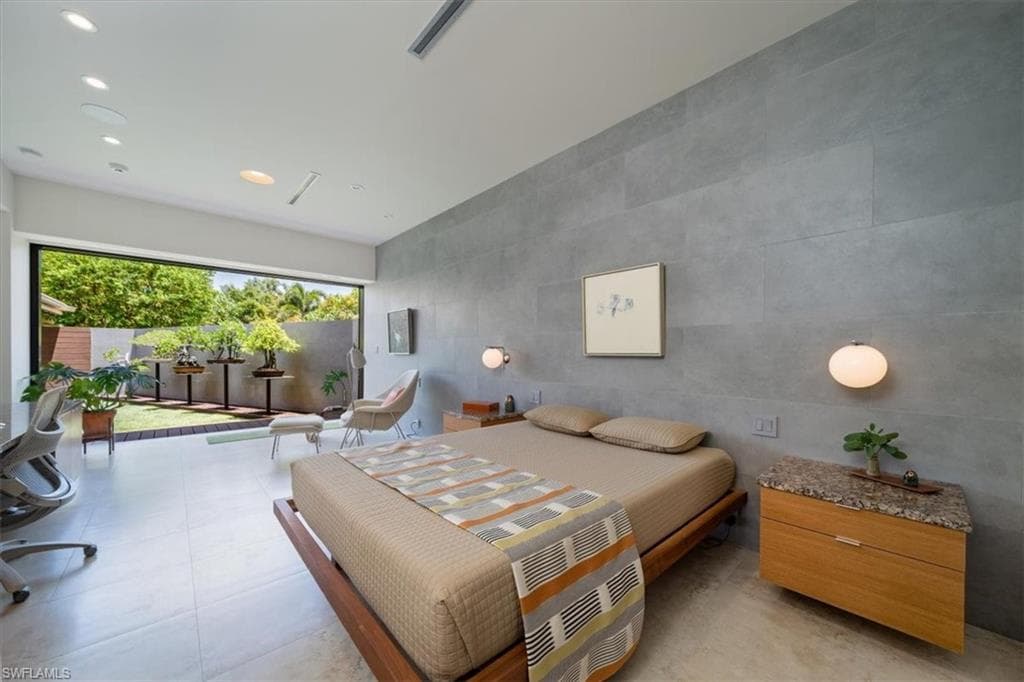 705 Shadow Lake Ln, Naples, FL 34108-26