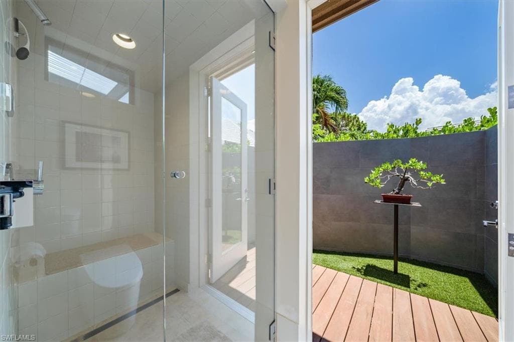 705 Shadow Lake Ln, Naples, FL 34108-30