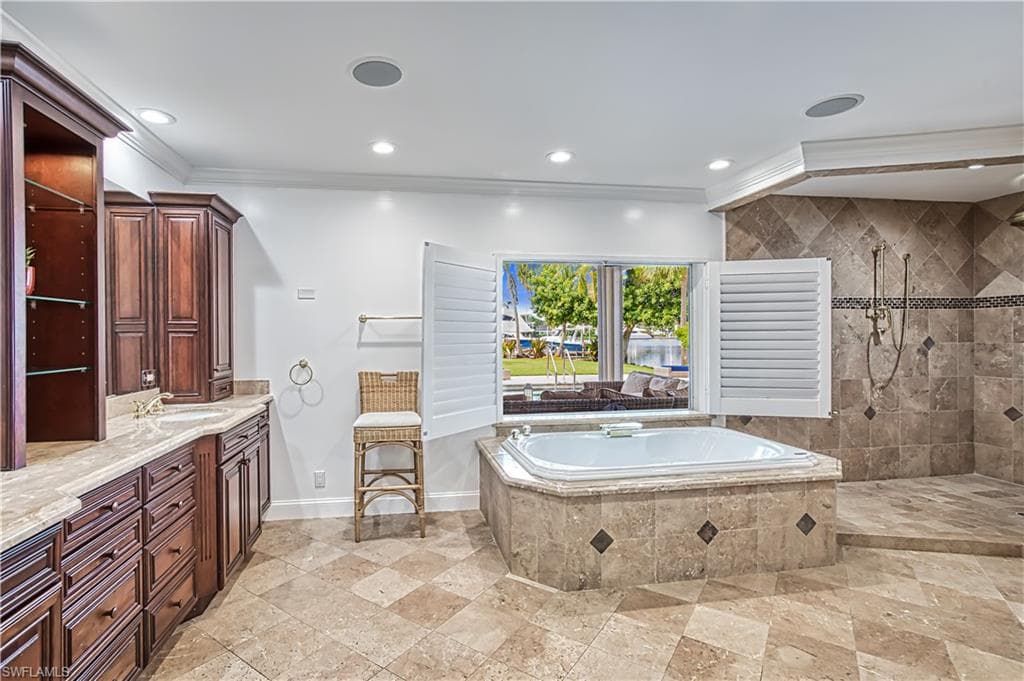 958 Spyglass Ln, Naples, FL 34102-19