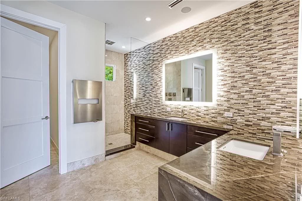 958 Spyglass Ln, Naples, FL 34102-23