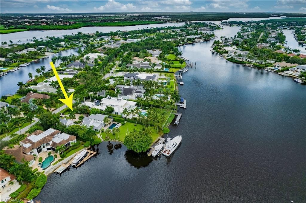958 Spyglass Ln, Naples, FL 34102-2