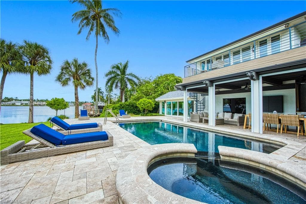 958 Spyglass Ln, Naples, FL 34102-29