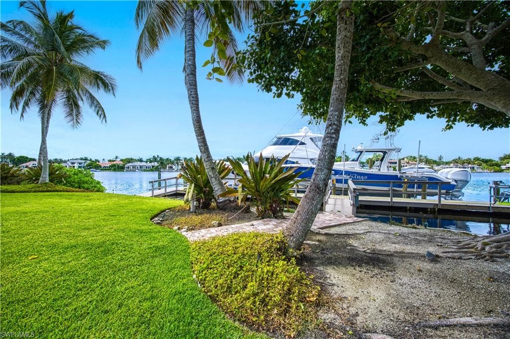 958 Spyglass Ln, Naples, FL 34102-34