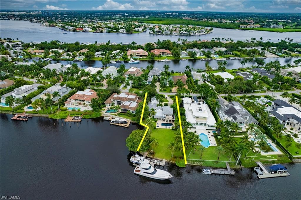 958 Spyglass Ln, Naples, FL 34102-37