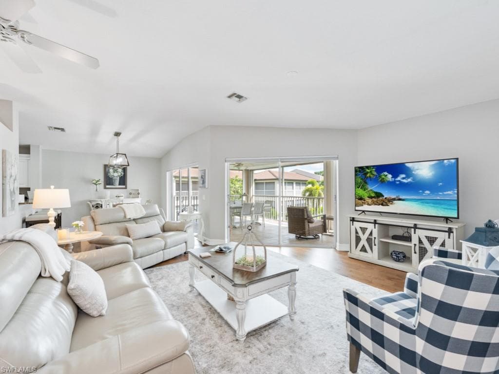 900 Diamond Cir 904, Naples, FL 34110-10
