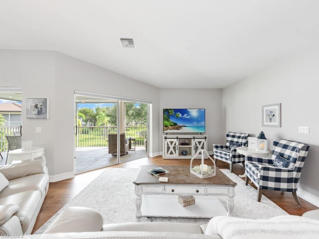 900 Diamond Cir 904, Naples, FL 34110-11