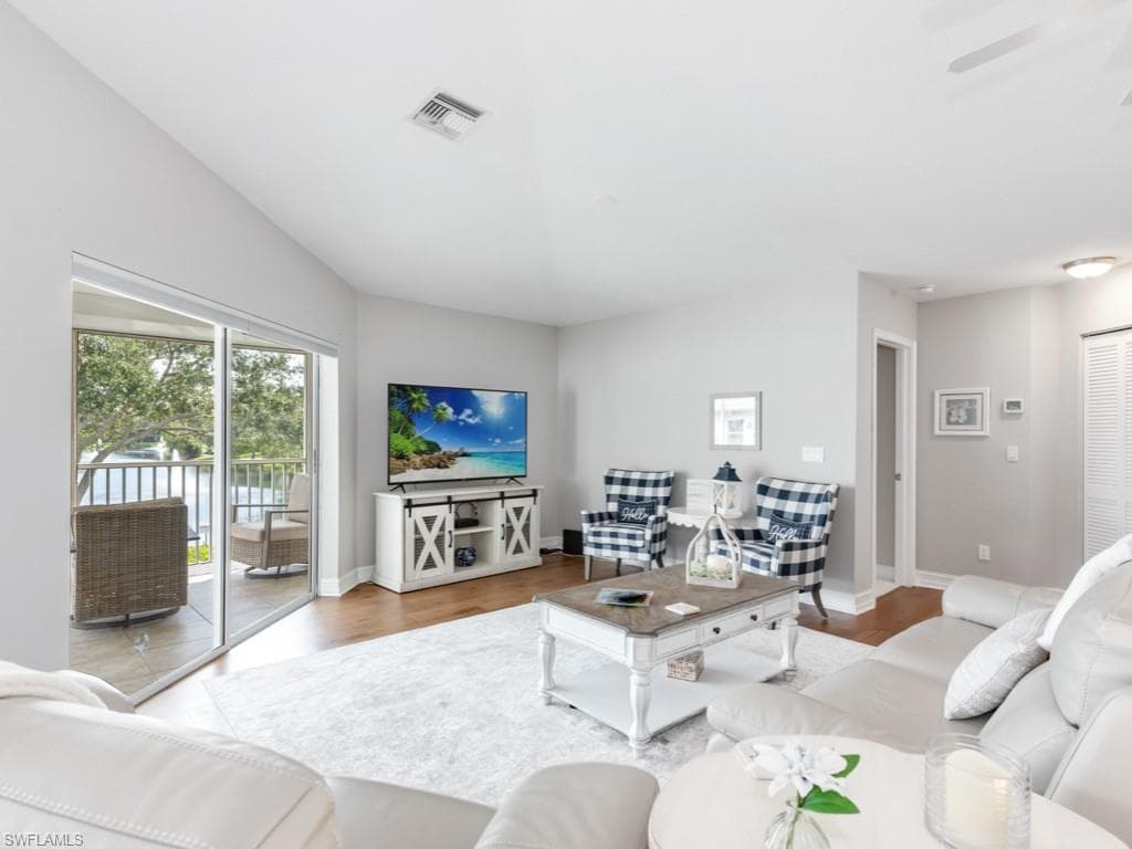 900 Diamond Cir 904, Naples, FL 34110-12
