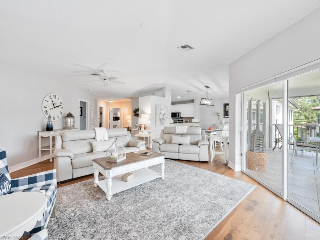 900 Diamond Cir 904, Naples, FL 34110-13