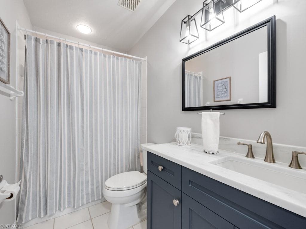 900 Diamond Cir 904, Naples, FL 34110-19