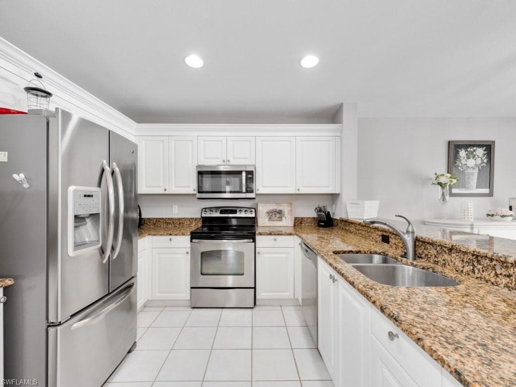900 Diamond Cir 904, Naples, FL 34110-6