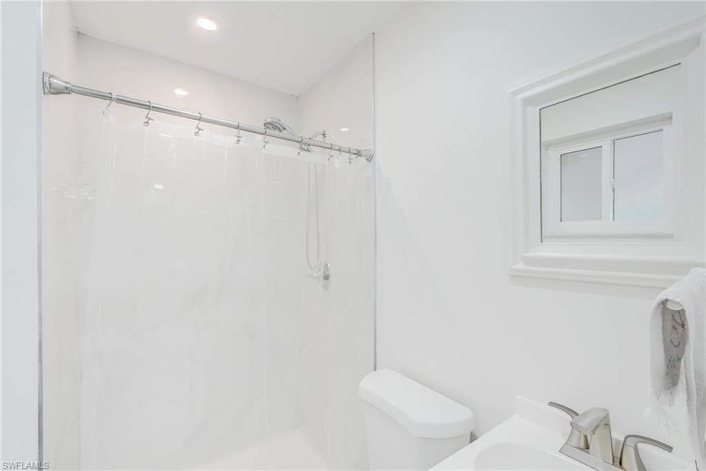 2256 Violet Dr, Fort Myers, FL 33905-22