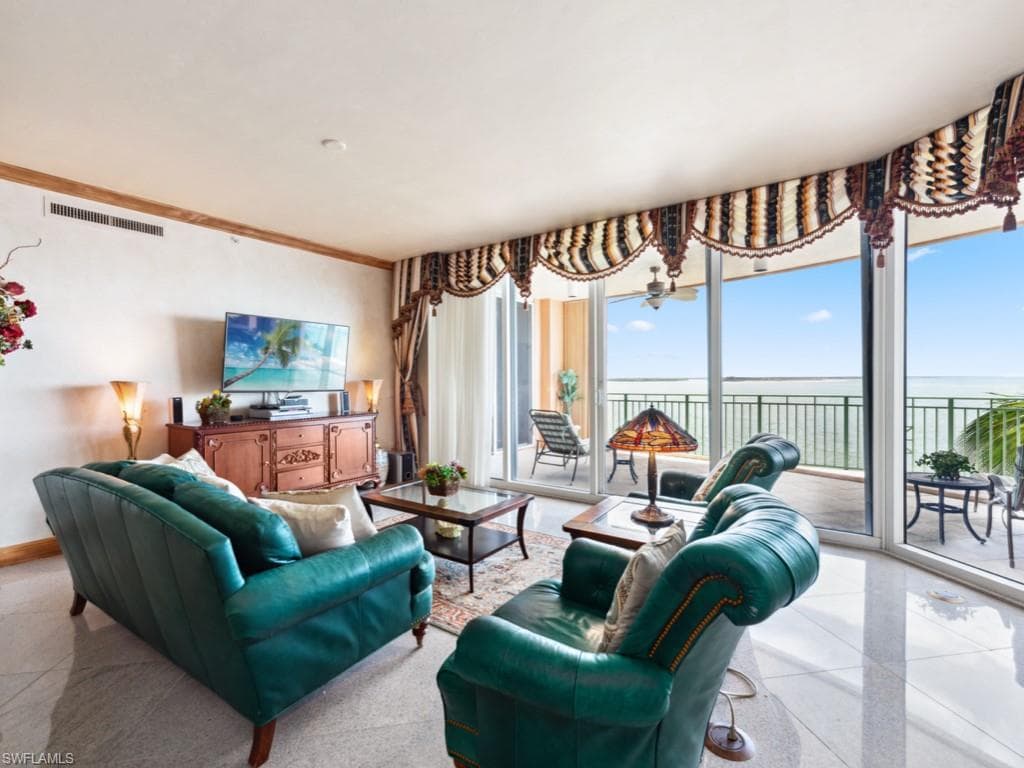 970 Cape Marco Dr 402, Marco Island, FL 34145-10
