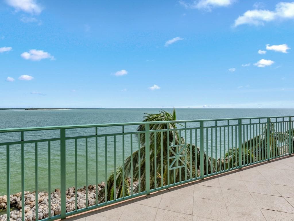 970 Cape Marco Dr 402, Marco Island, FL 34145-14