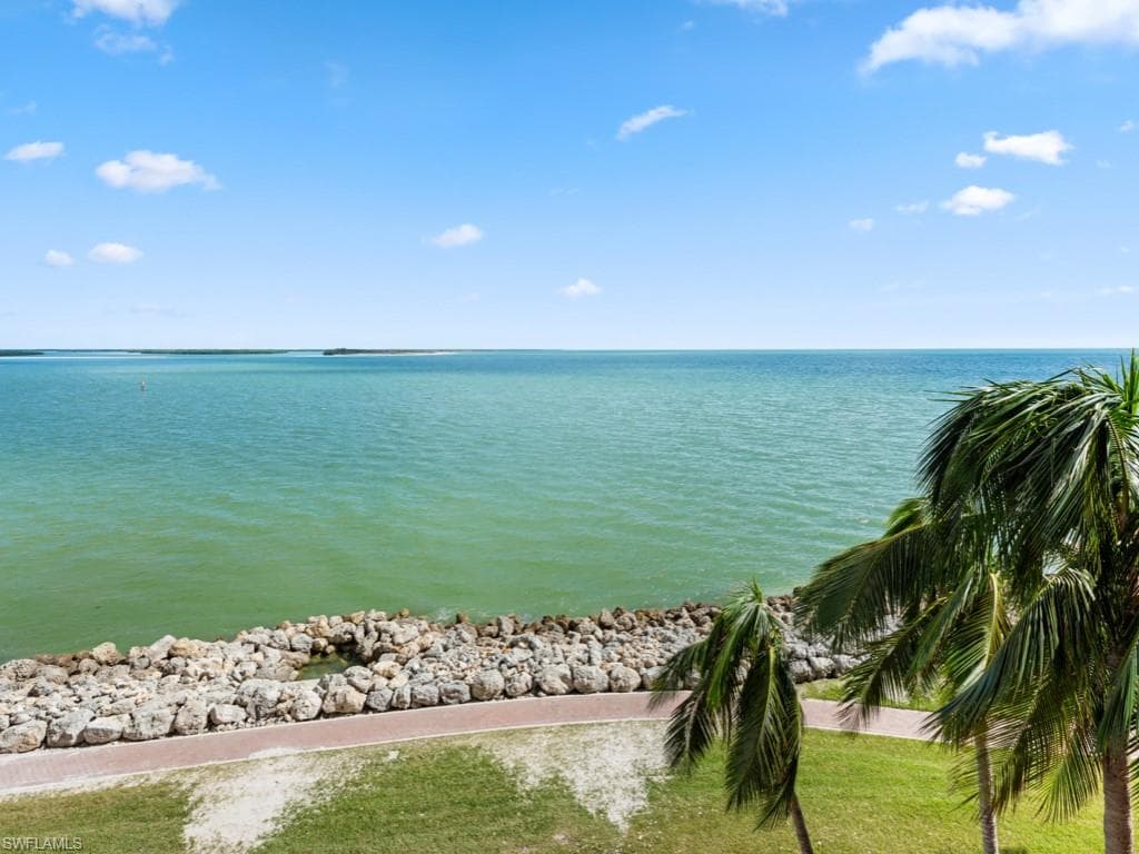 970 Cape Marco Dr 402, Marco Island, FL 34145-2