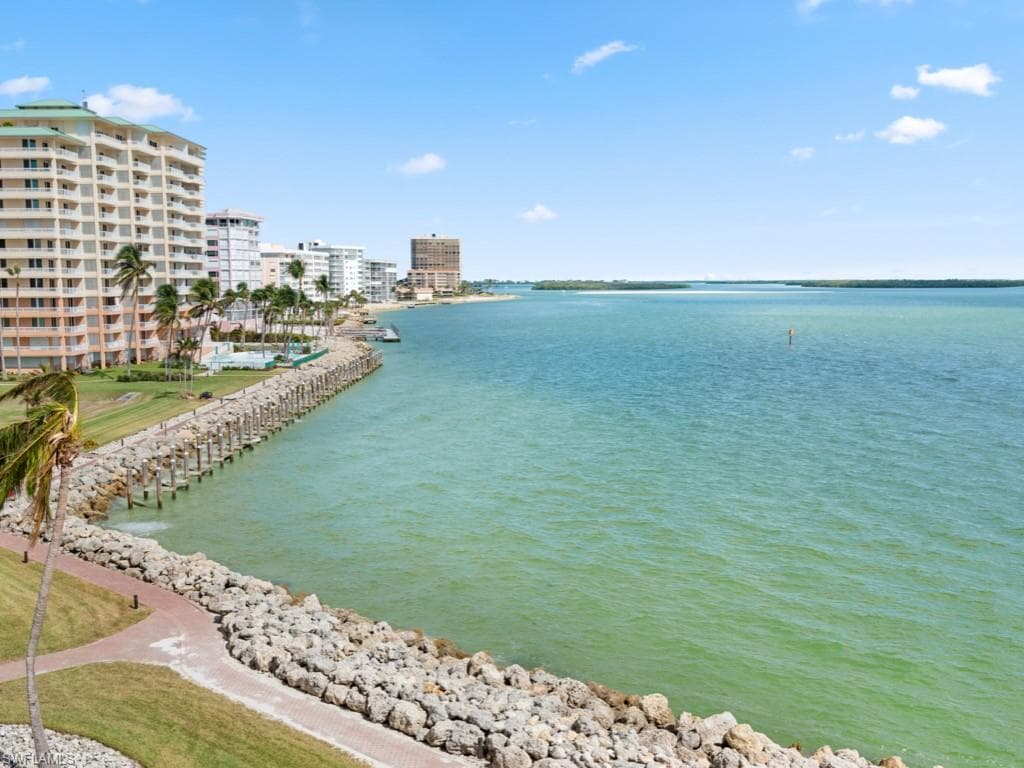 970 Cape Marco Dr 402, Marco Island, FL 34145-4