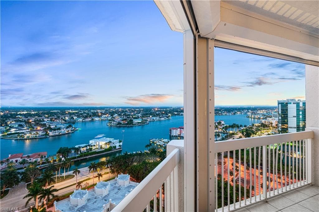 4021 Gulf Shore Blvd N 1903, Naples, FL 34103-28