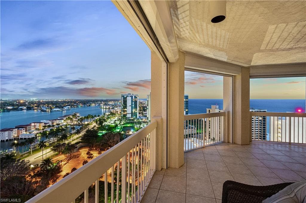 4021 Gulf Shore Blvd N 1903, Naples, FL 34103-30