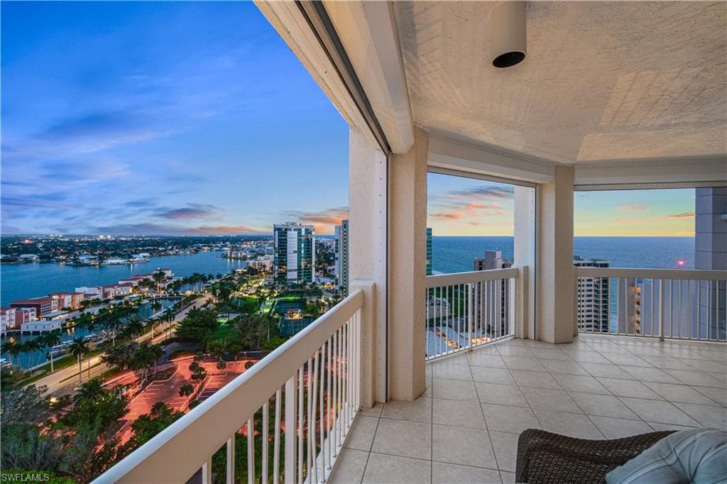 4021 Gulf Shore Blvd N 1903, Naples, FL 34103-4