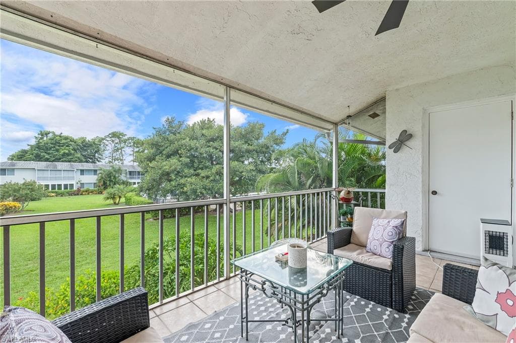 154 Penny Ln 8, Naples, FL 34112-9