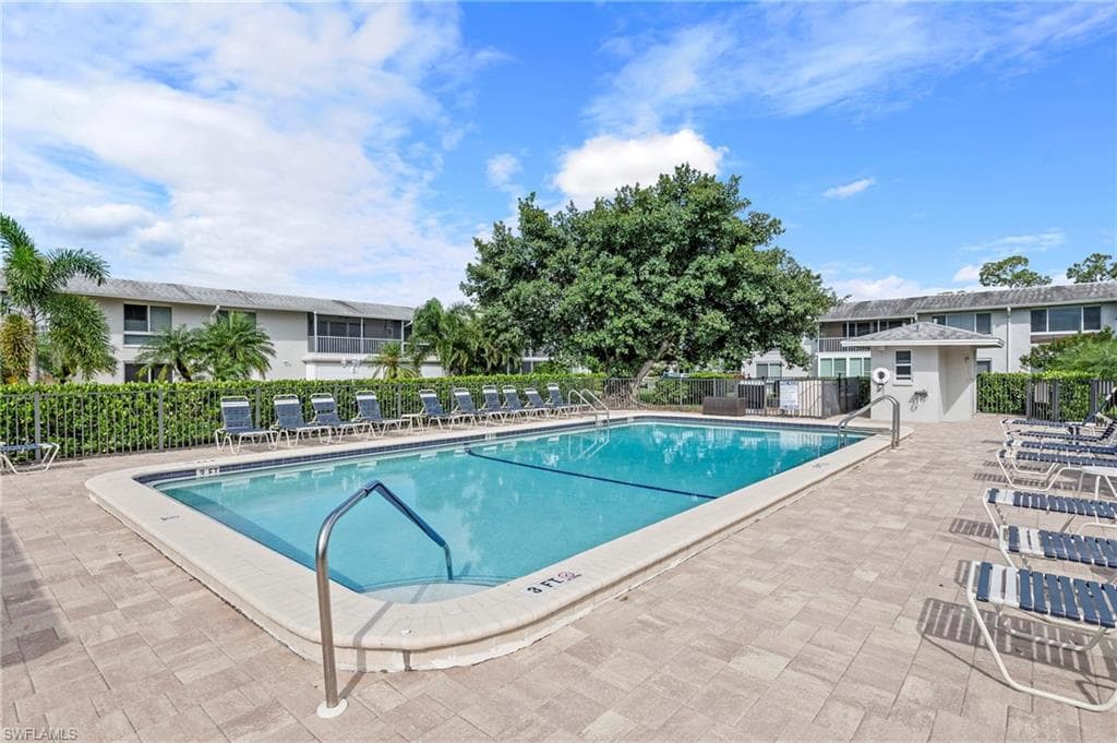 154 Penny Ln 8, Naples, FL 34112-21