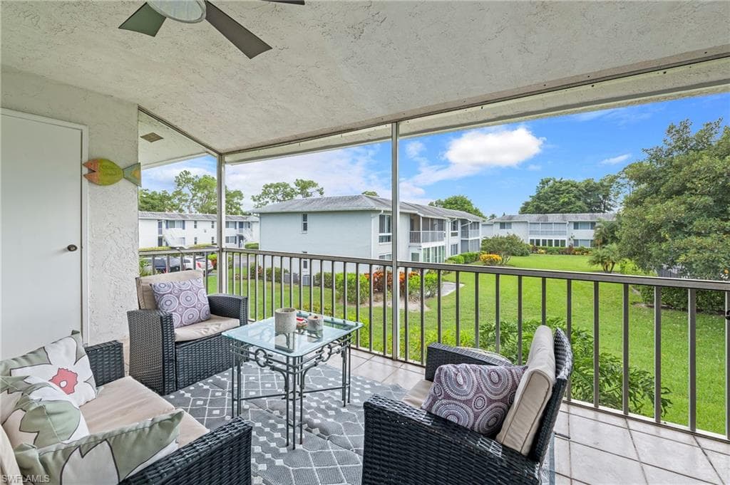 154 Penny Ln 8, Naples, FL 34112-8
