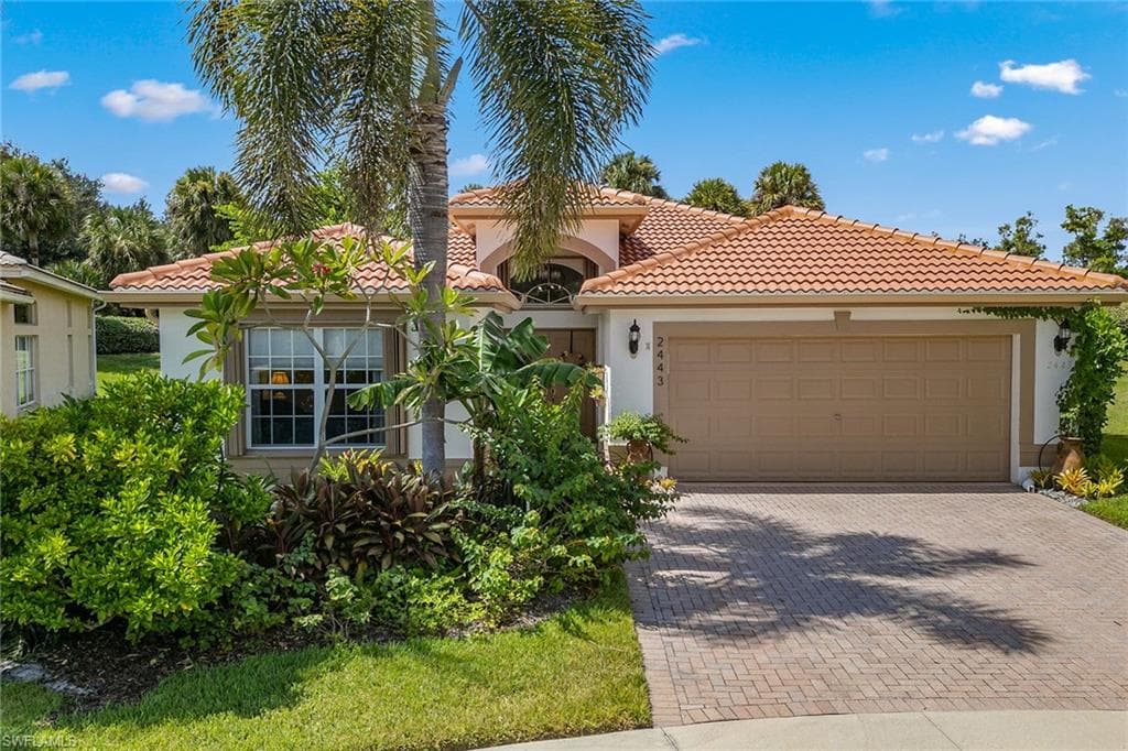 2443 Butterfly Palm Dr, Naples, FL 34119-1