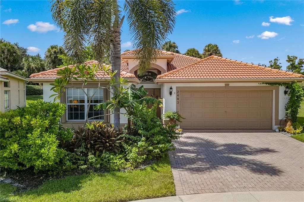 2443 Butterfly Palm Dr, Naples, FL 34119-2