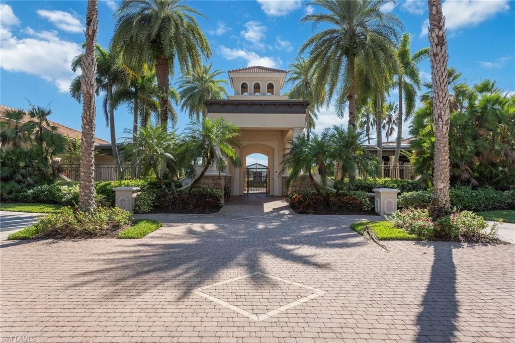 2443 Butterfly Palm Dr, Naples, FL 34119-45