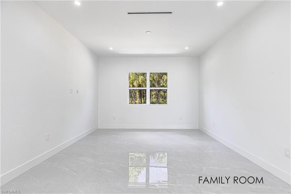 2631 30th Ave SE, Naples, FL 34117-9
