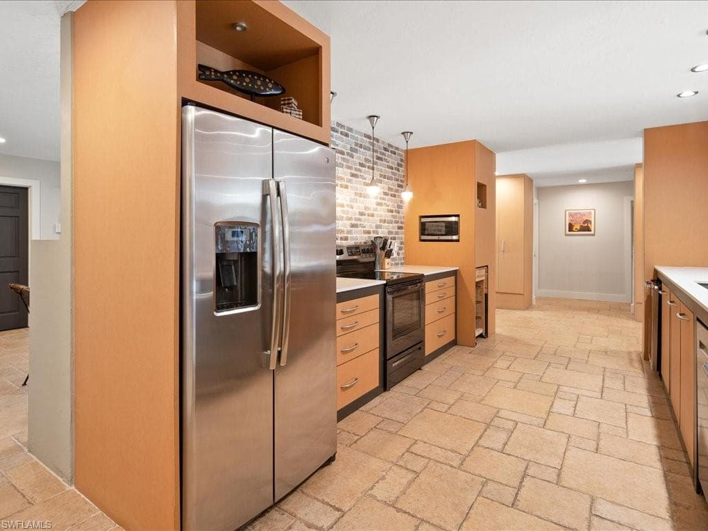 542 92nd Ave N, Naples, FL 34108-10