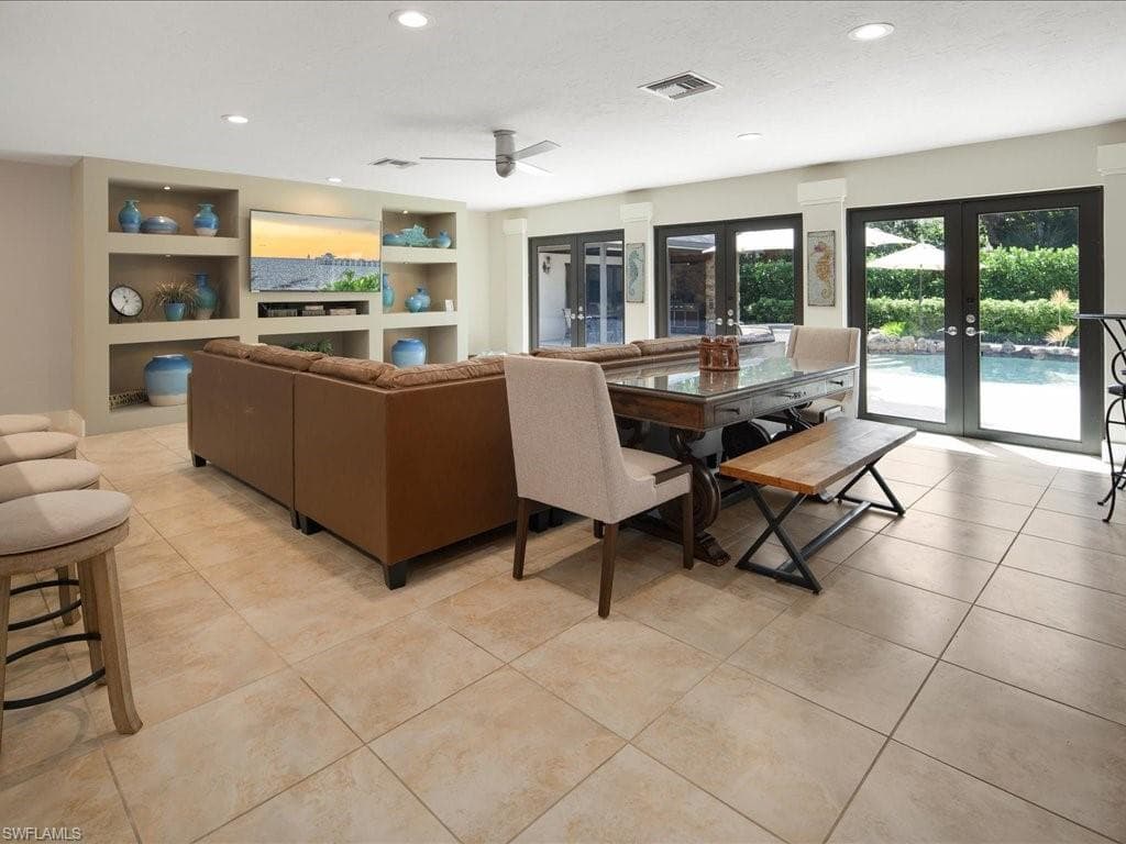 542 92nd Ave N, Naples, FL 34108-11