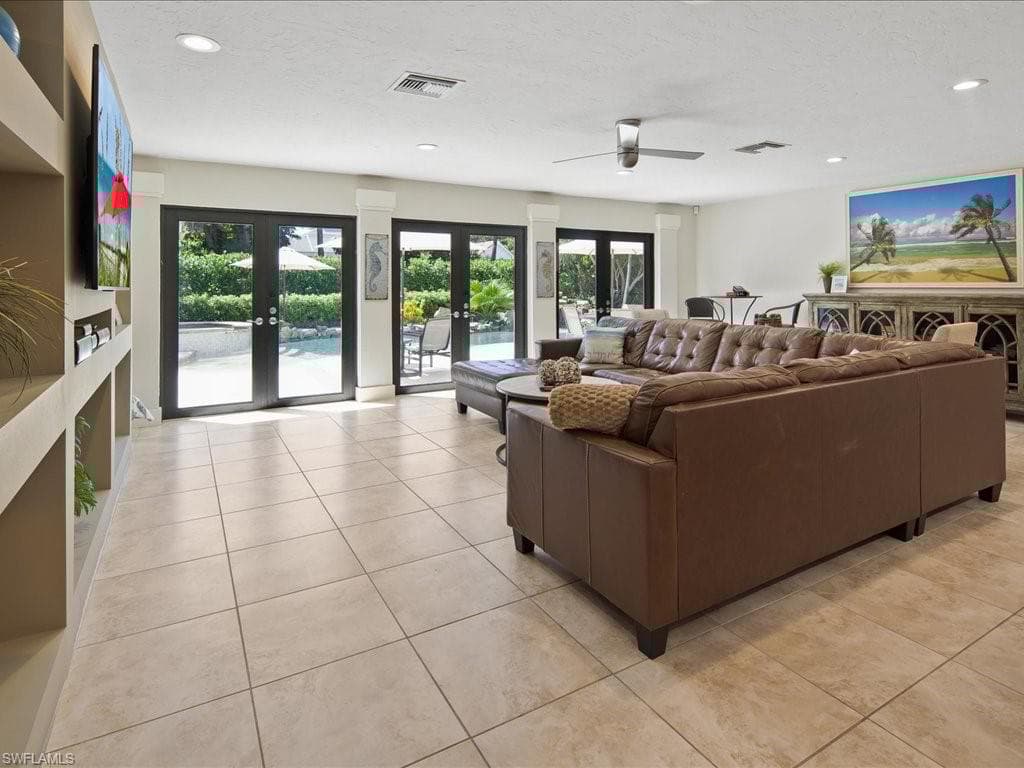 542 92nd Ave N, Naples, FL 34108-12