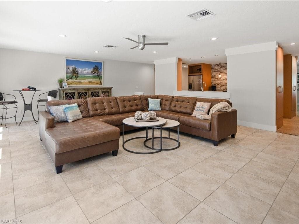 542 92nd Ave N, Naples, FL 34108-14