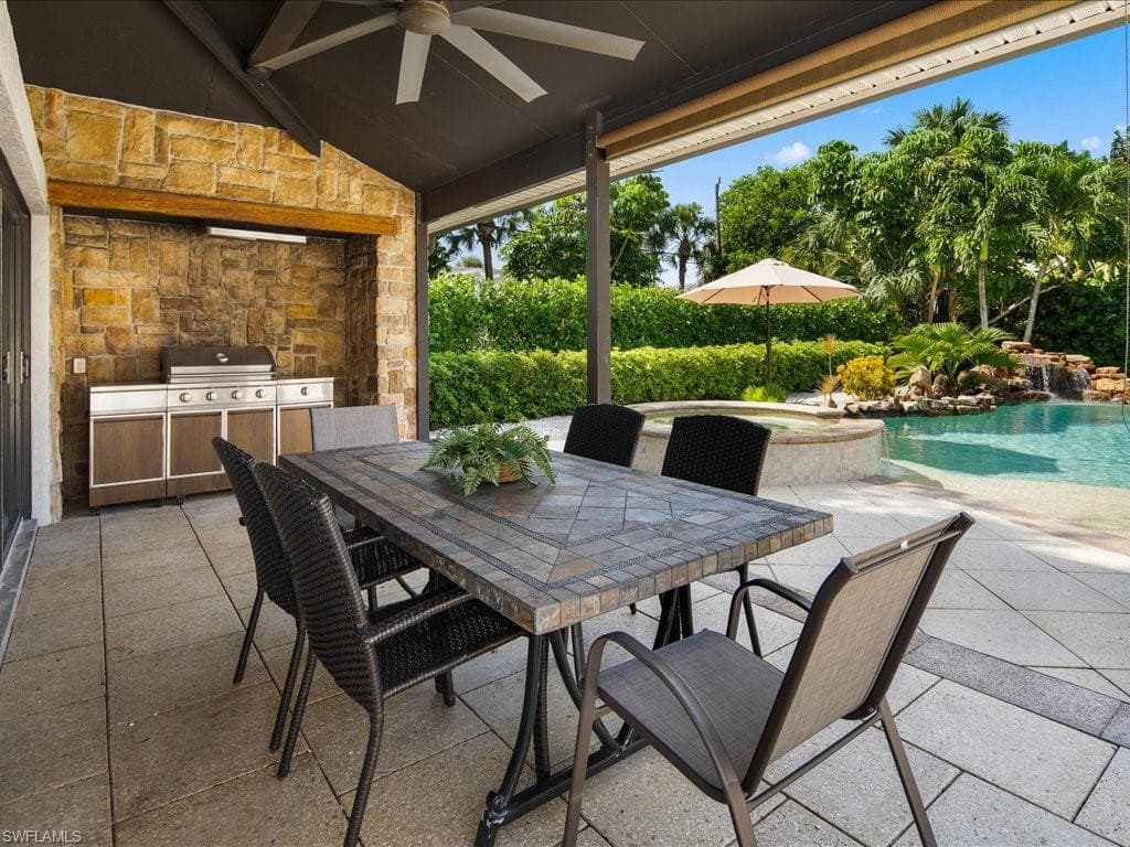 542 92nd Ave N, Naples, FL 34108-22